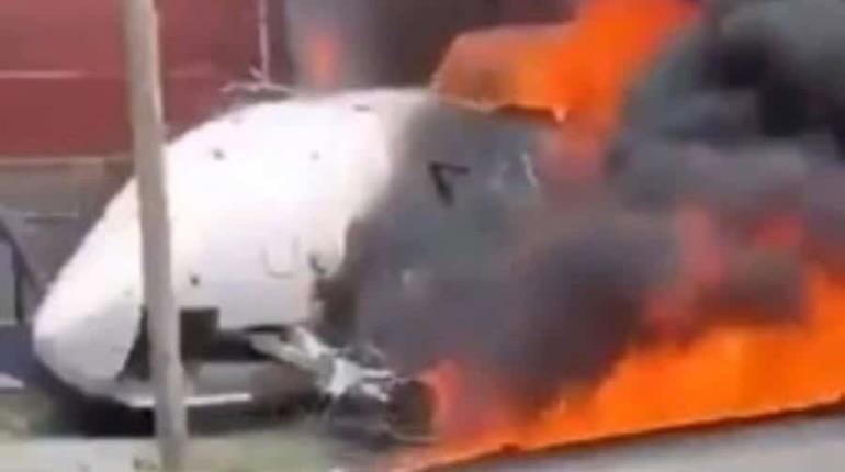 Avión pierde el control y choca con casas en Argentina; deja 2 muertos