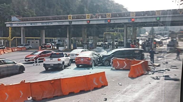 Pierde control de tráiler y embiste a 10 coches en la México-Toluca