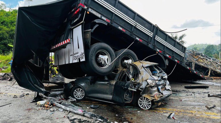 Al menos 38 muertos deja accidente de autobús en Brasil