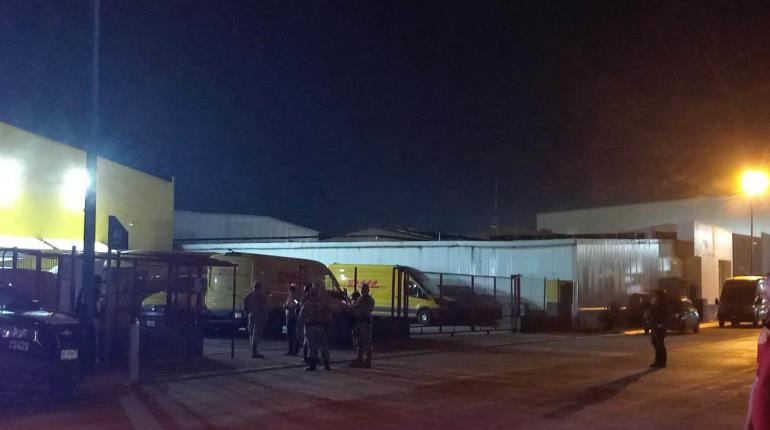 Sospecha de artefacto explosivo genera movilización policial en bodega de DHL de Anacleto Canabal