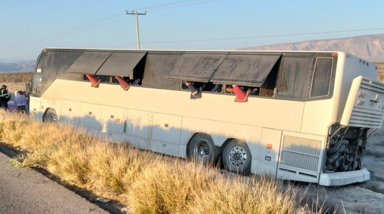 Vuelca autobús en Coahuila; hay dos muertos y 10 lesionados