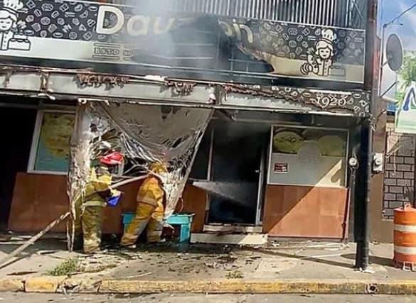 Incendio consume pastelería en Poza Rica