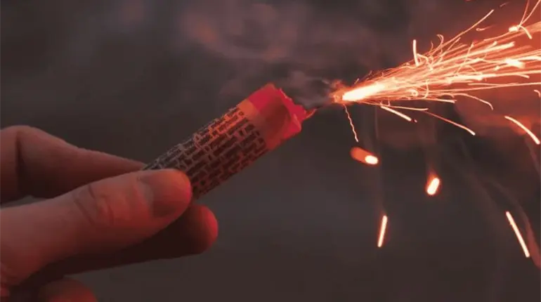 Exhorta May a ciudadanos a no exponer a menores de edad con pirotecnia en fiestas decembrinas