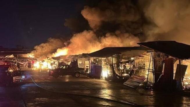 Consume incendio 30 puestos en el mercado central de Acapulco