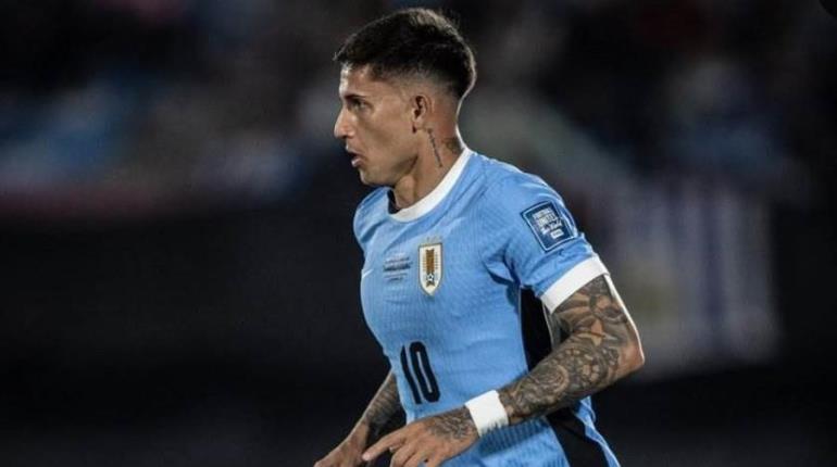 Brian Rodríguez aprovecha vacaciones para jugar partido amistoso en su barrio en Uruguay