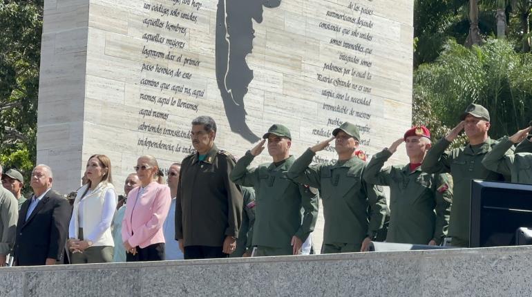 En 2025 habrá "más patria y revolución" en Venezuela: Maduro