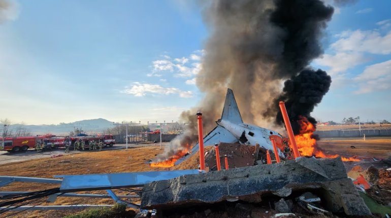 Se estrella avión con 181 personas en Corea del Sur; hay 28 muertos