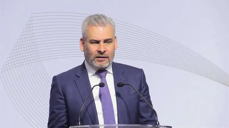 Gritan "¡asesino!" al gobernador de Michoacán Alfredo Ramírez, tras asistir al velorio del alcalde de Uruapan