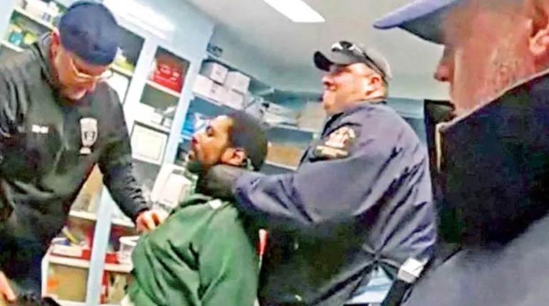 Policías de Nueva York golpean a reo hasta matarlo