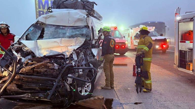 Deja 4 lesionados choque entre combi y tráiler en la Villahermosa-Cárdenas