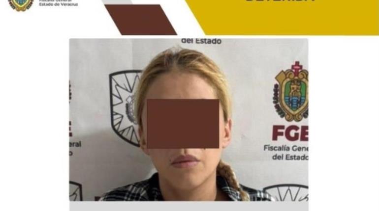 Detienen a mujer tras agredir con aceite caliente a empleada de fonda en Veracruz