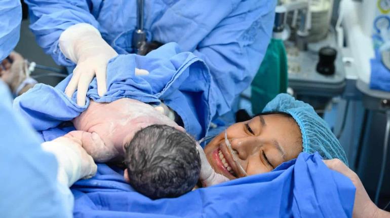 Primer bebé de 2025 en México nació en un hospital del IMSS en Naucalpan