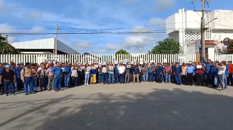 ¡Consuman cierre de CEMATAB! Trabajadores piden ser reubicados