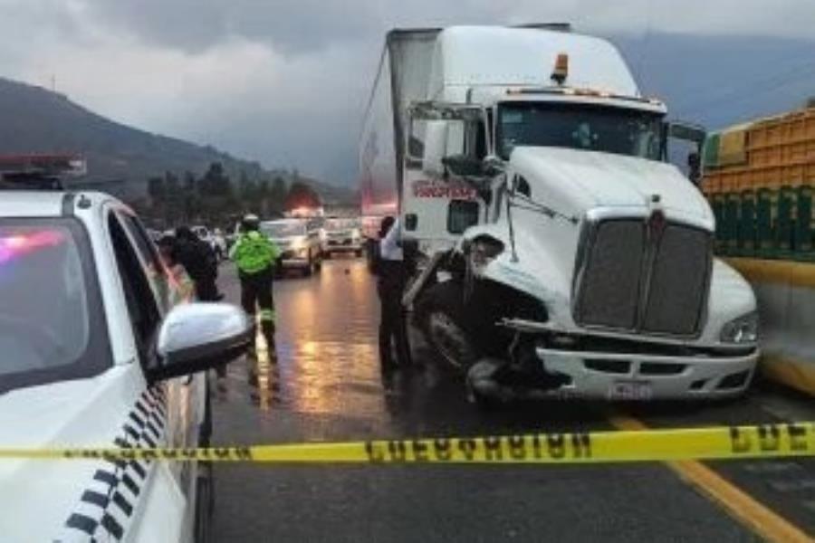 Detienen a 3 sujetos y recuperan tráiler en Veracruz tras persecución