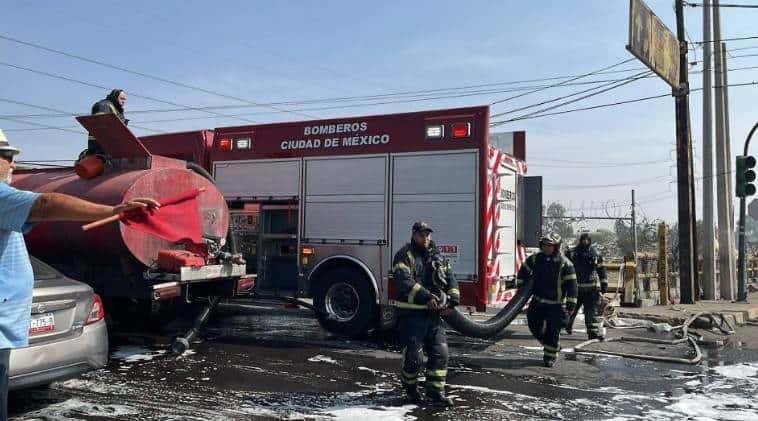 Se registra incendio en respiraderos del Río de los Remedios en los límites de la GAM y Ecatepec