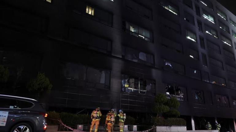 Se incendia edificio comercial en Corea del Sur