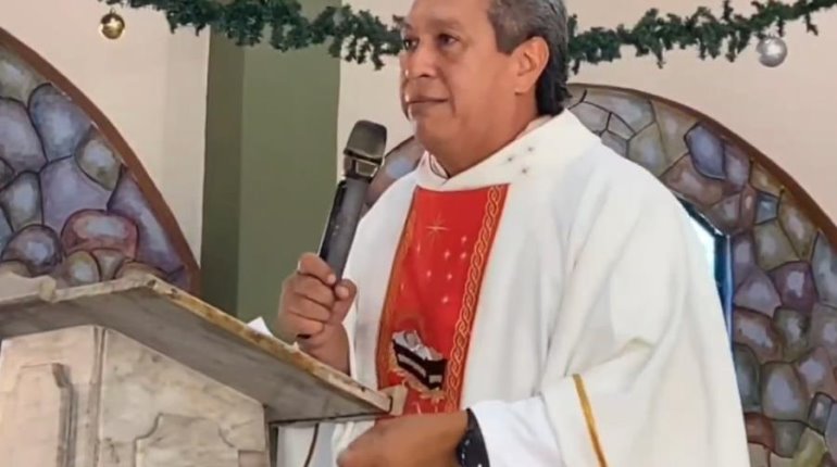 "Si te toca el niño en la rosca de reyes es bendición", dice Padre Camacho al explicar su significado