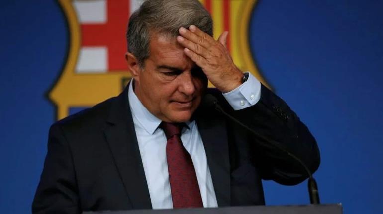 Socios del Barça piden renuncia "urgente" de Laporta