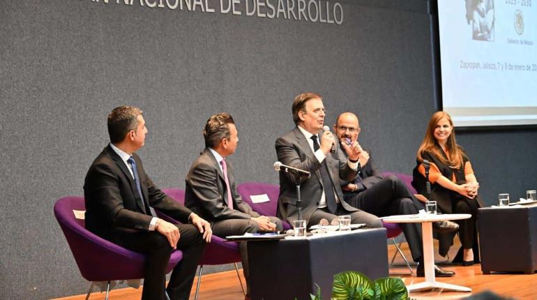 Pide Ebrard no "engarzarse" en debate por el nombre del Golfo de México