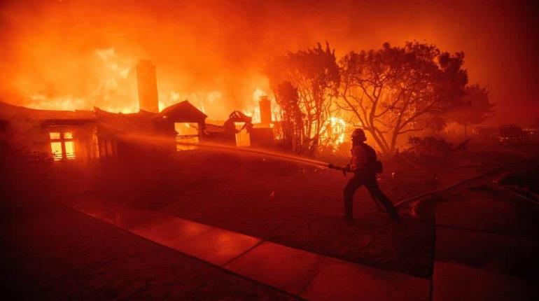 Hay al menos 5 muertos por incendios en California