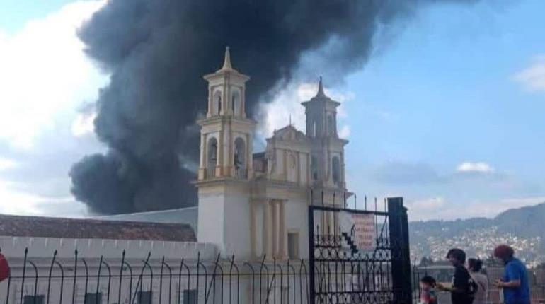 Incendio consume parte de la Iglesia de La Merced en San Cristóbal de Las Casas