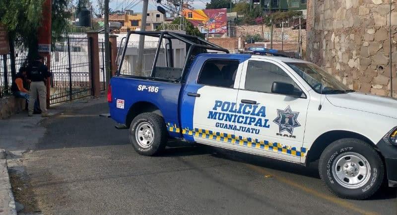 Asesinan a comandante de policía de Guanajuato al salir de su casa