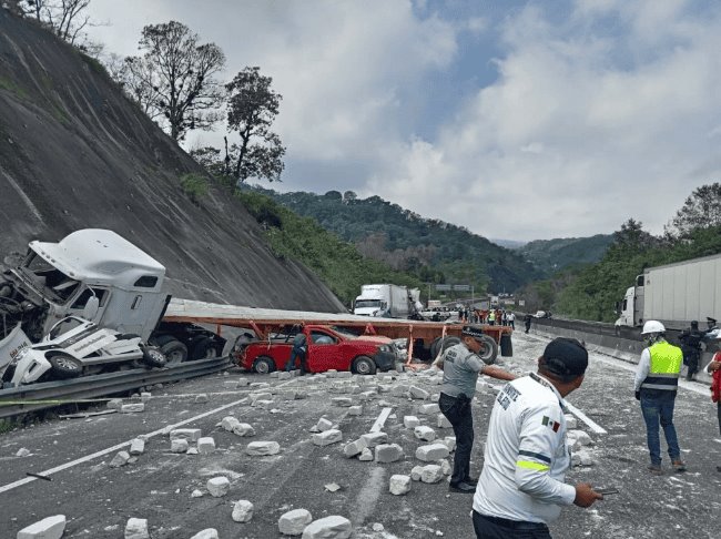 3 muertos y tres heridos deja accidente en autopista de Veracruz