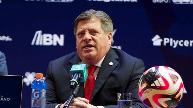 Presentan a Miguel Herrera como entrenador de la Selección de Costa Rica