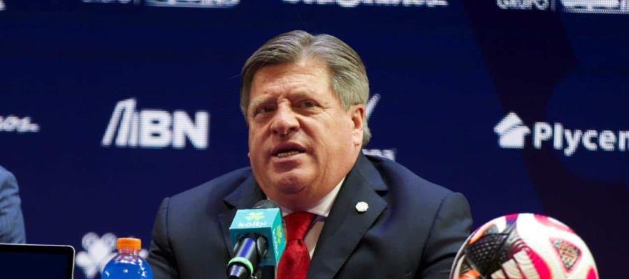 Presentan a Miguel Herrera como entrenador de la Selección de Costa Rica