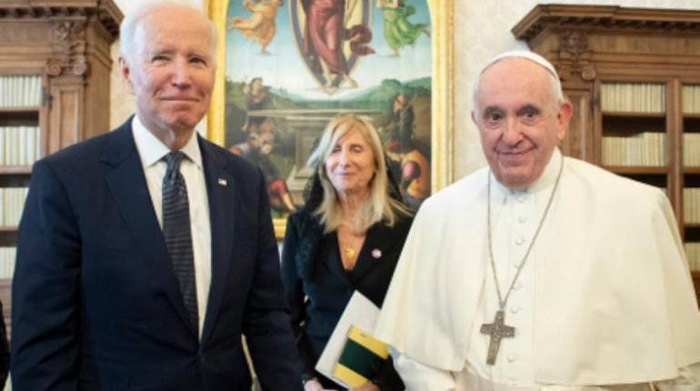 Biden entrega Medalla de la Libertad con Distinción al Papa Francisco