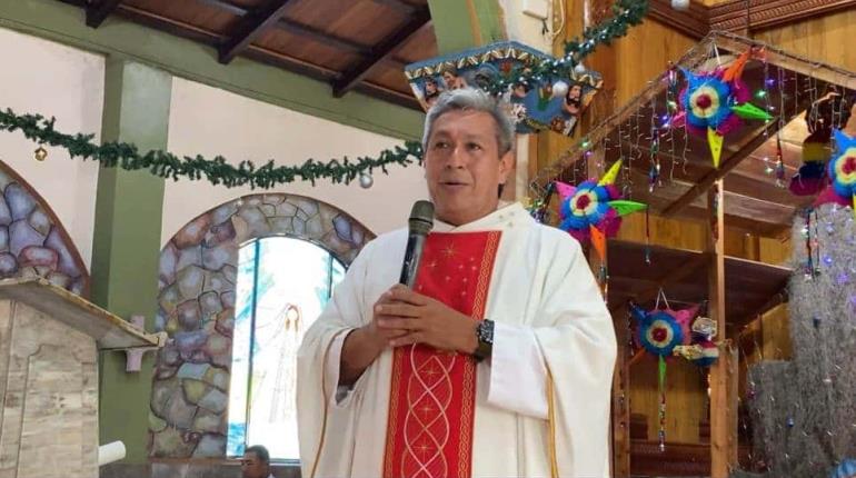 Ya se pueden guardar adornos navideños y el nacimiento: Padre Camacho