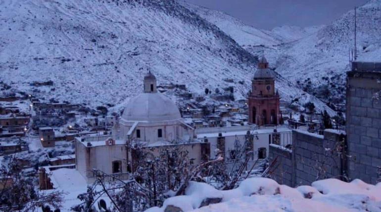 ¡Se pinta de blanco! Frío congela caminos y paisajes en San Luis Potosí