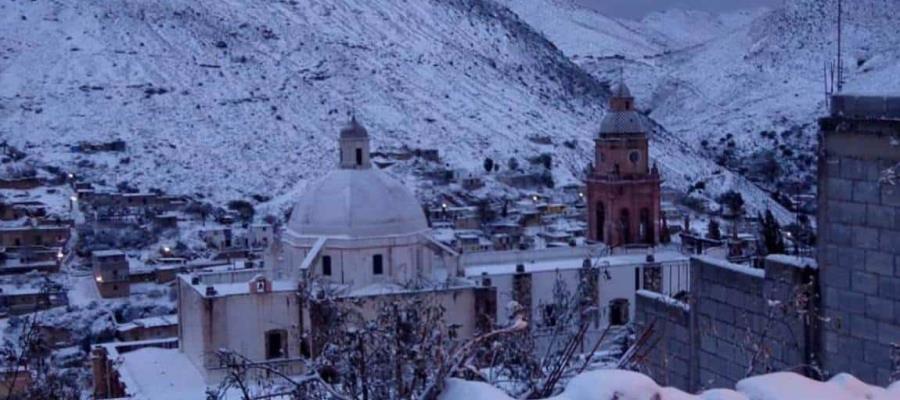 ¡Se pinta de blanco! Frío congela caminos y paisajes en San Luis Potosí