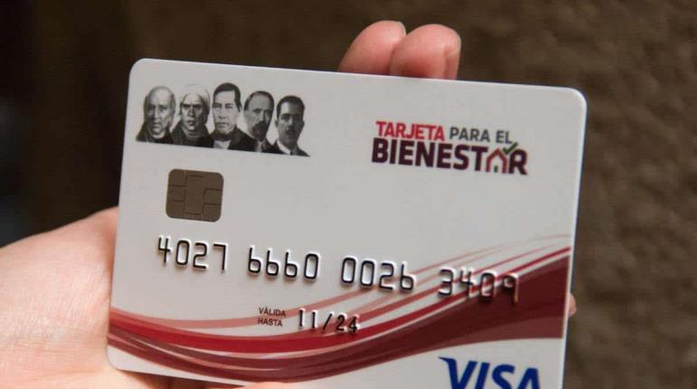 Restituyen tarjetas del Bienestar a adultos mayores rescatados en Acachapan