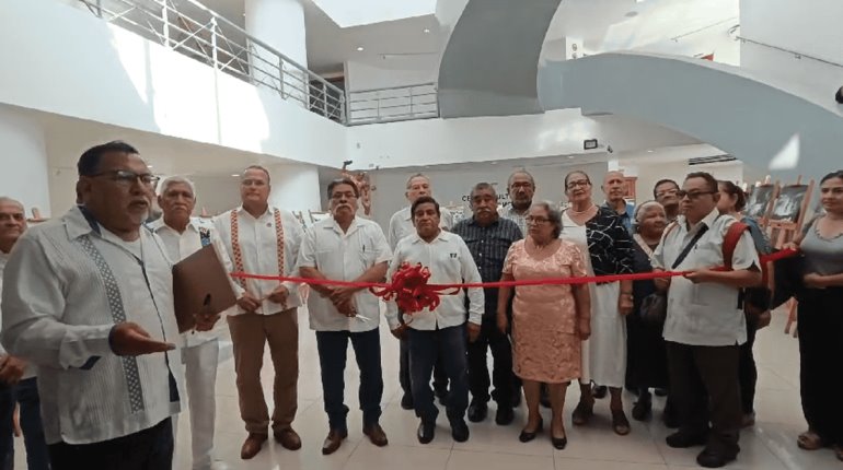 Conmemoran 30 años del "desalojo de Plaza de Armas", con exposición fotográfica y concurso de oratoria