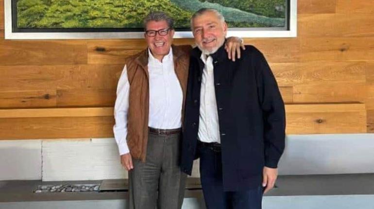 Monreal y Adán Augusto comparten foto como muestra de "unidad nacional"