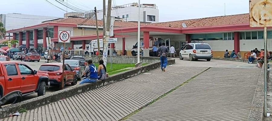 Padecen familiares de enfermos del Juan Graham, falta de medicamentos, frío y lluvia