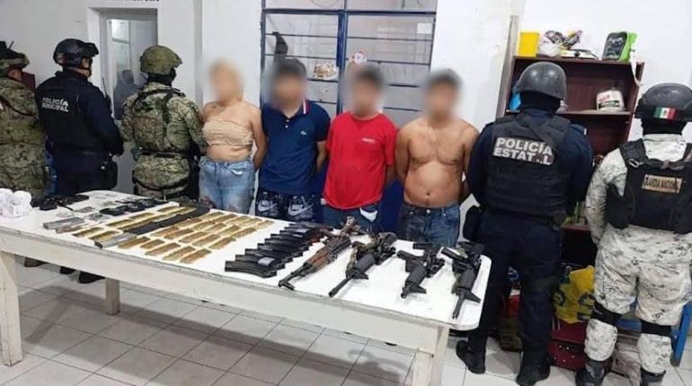 Detienen a 2 elementos de SEMAR en Cunduacán con armas largas y municiones