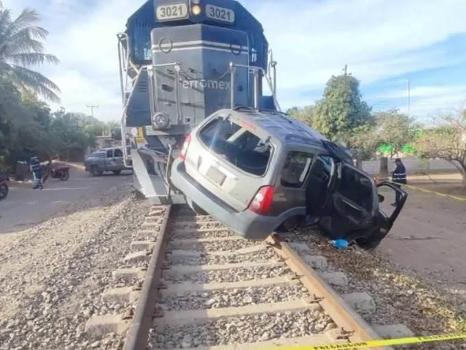 Muere al intentar ganarle el paso a El Chepe