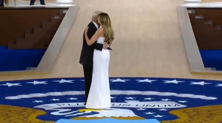 Donald y Melania Trump protagonizan el "primer" baile presidencial