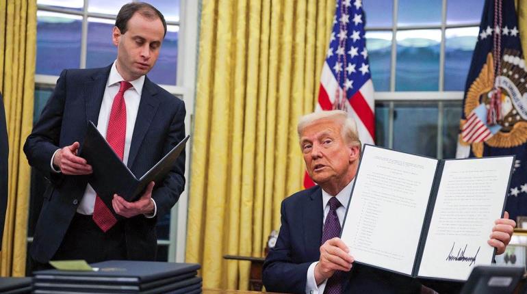 Donald Trump firma decreto para retirar a EE.UU. de la OMS