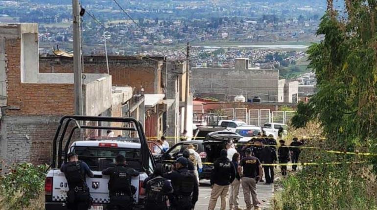 Hombre con explosivo, atropella a policías y muere abatido en Michoacán