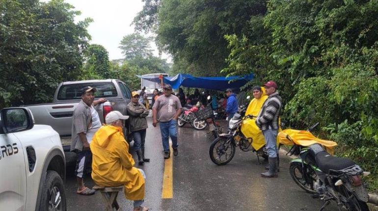 Ajusta 4 días bloqueo en ranchería Aztlán; piden pavimentación de camino