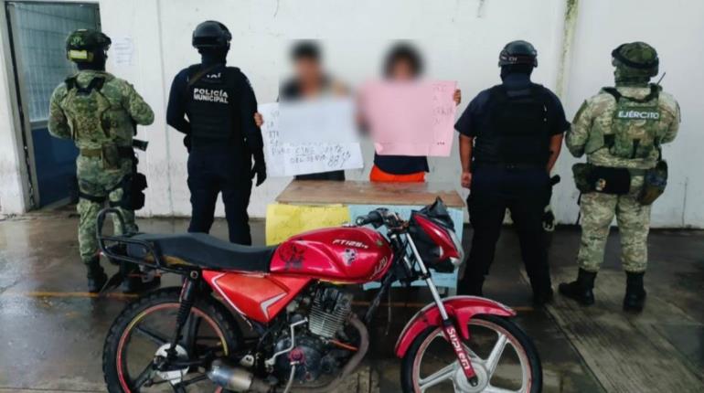 Detienen a 2 jóvenes  con mensajes de amenaza en Comalcalco