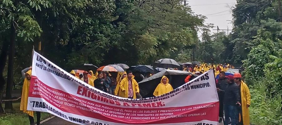 Con bloqueo temporal y marcha, trabajadores de CTM piden a Pemex pagos pendientes