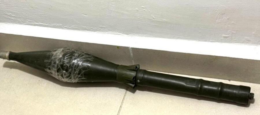 Decomisan armas de alto poder y drogas durante cateo en domicilio en Nuevo León