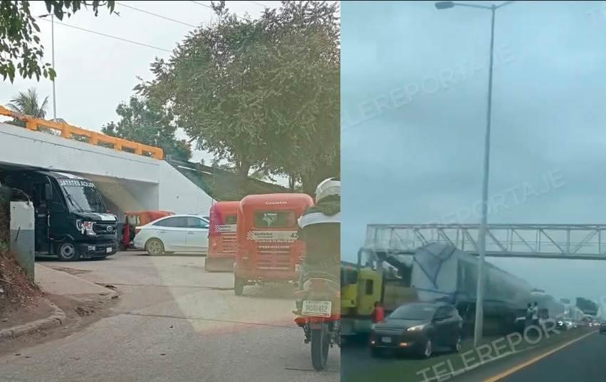 Tráiler con vagones se atora en puente peatonal en Dos Montes