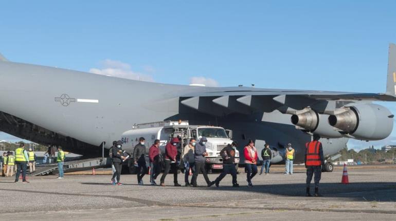 Llegan 2 aviones militares de EE.UU. con deportados a Guatemala