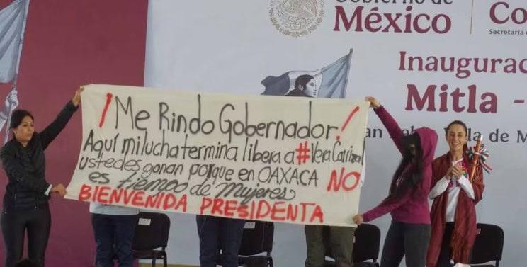 "En Oaxaca no es tiempo de mujeres", saxofonista irrumpe evento de Sheinbaum