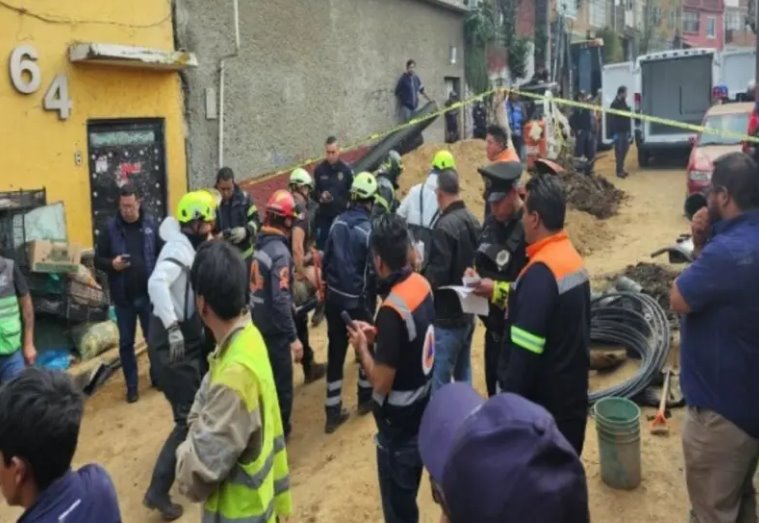 Mueren 2 trabajadores en deslave en obra pública en la CDMX